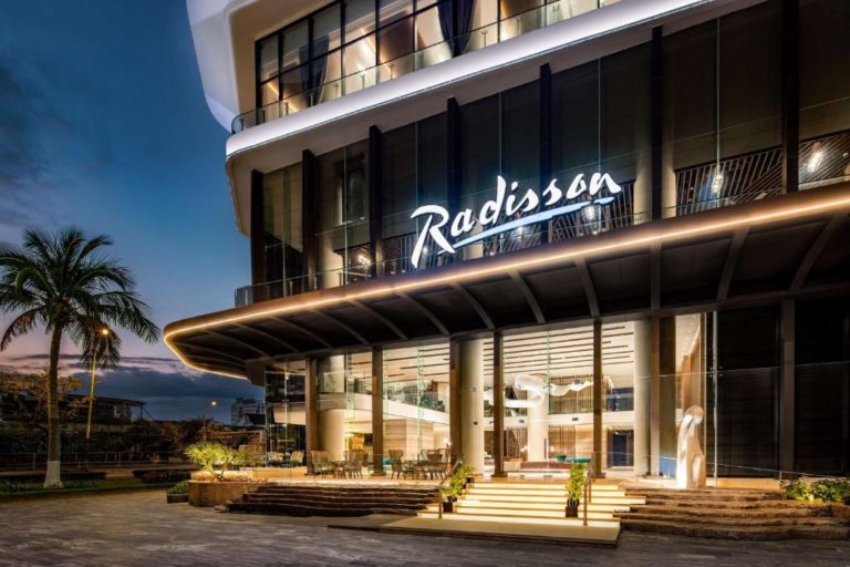 review-kh-ch-s-n-radisson-blu-n-ng-resort-m-i-khai-tr-ng-c-g