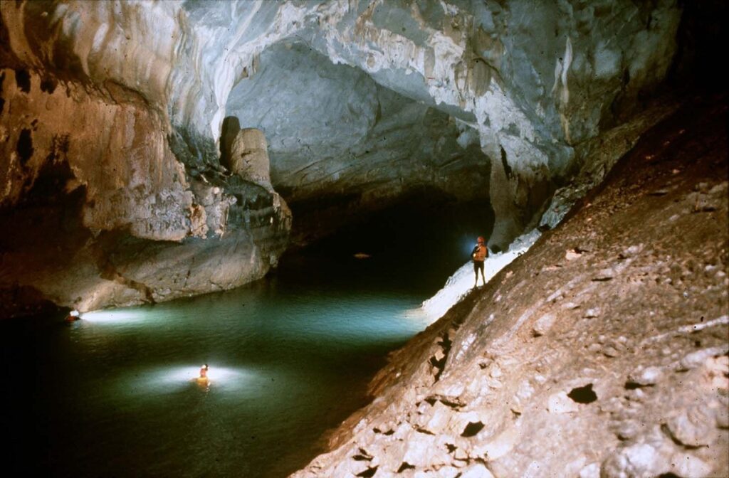 địa-điểm-du-lịch-đẹp-ở-hòa-bình