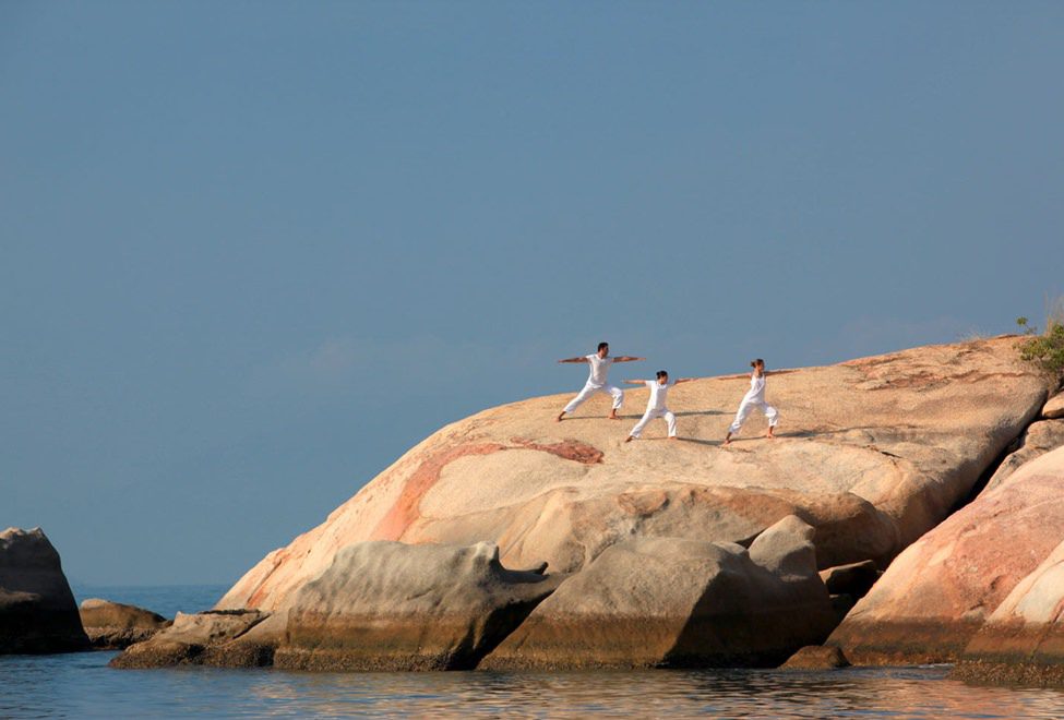 975x660 05 yoga on the rocks 1