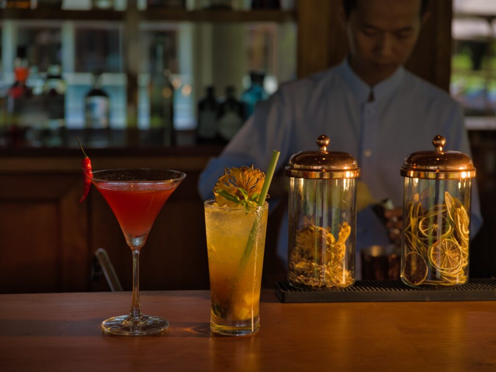 AZCT Bar Counter With Bartender