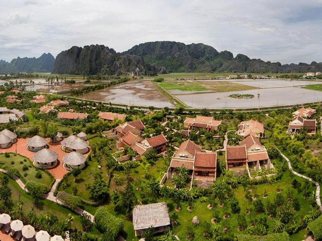 Bang-gia-tour-du-lich-combo-voucher-emeralda-ninh-binh