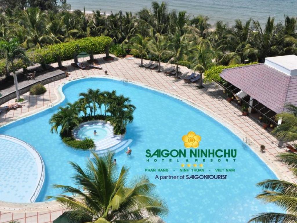 gia-thue-limousine-da-nang-ninh-thuan-sai-gon-ninh-chu-resort