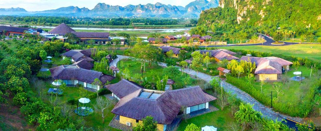 resort-hoa-binh-co-be-boi-4-mua-tam-khoang-nong-onsen