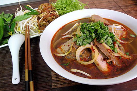 large bun bo hue ba thuong