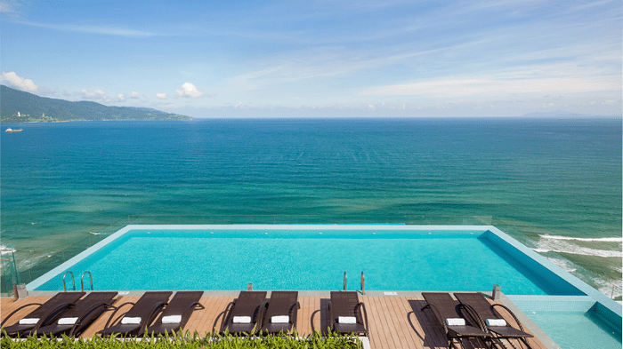 review-cac-dich-vu-tien-ich-ho-boi-san-golf-nha-hang-spa-tai-tms-hotel-da-nang-beach-3