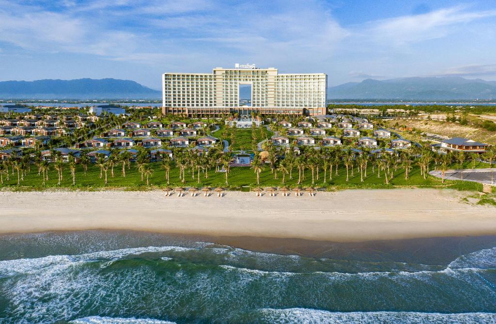 Radisson-Blu-Resort-Cam-Ranh-Nha-Trang.