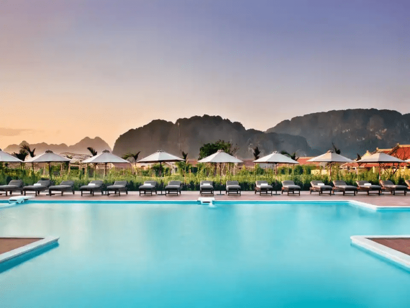 Resort ở Ninh Bình có hồ bơi trong nhà và ngoài trời đẹp nhất